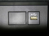 【充電用USB端子】デバイスの充電に便利です。※実際の接続端子は写真で確認or店舗までご気軽にお問合せください♪
