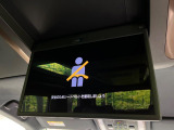【フリップダウンモニター】大画面モニターで後席でもエンタメをお楽しみいただけます。小さなお子様にも大人気の装備です♪