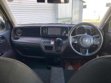 スポーティーな運転席回り