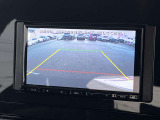 後方モニター表示でバック時の障害物もしっかり見えます!