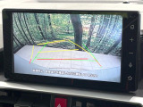 【バックカメラ】駐車時に後方がリアルタイム映像で確認できます。大型商業施設や立体駐車場での駐車時や、夜間のバック時に大活躍!運転スキルに関わらず、今や必須となった装備のひとつです!