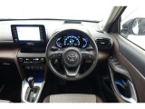 スポーティームード溢れる運転席周りですね。 クイックなドライビングに対応できるよな運転席回りになっています。 ドライブがますます楽しくなりますね!