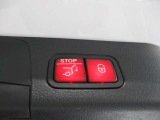 荷室はボタン1つで閉められます。