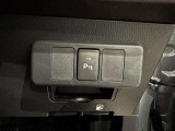 障害物に近づくと、警告音(ピーピー音)やディスプレイ表示で運転者に知らせ、安全な駐車をサポートします。