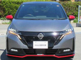【LEDヘッドランプ】ハロゲンヘッドランプの約2倍の光量でより明るく遠くを照射。視認性、長寿命、省電力に優れ、スタイリッシュな白光色も魅力