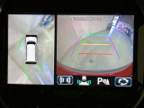 パノラミックビューモニター付きです。車両を上から見たような映像をディスプレイオーディオ画面に表示。運転席からの目視だけでは見にくい、車両周辺の状況をリアルタイムでしっかり確認できます。