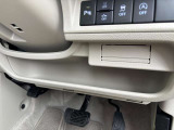 軽でも広々使えるフットブレーキ!助手席との移動も可能で、使用空間広々です♪