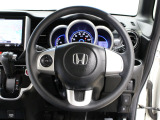 【運転席まわり】Honda独自の設計思想に基づき、自然に手を伸ばした先に操作したいものがあるようレイアウトを追求 !