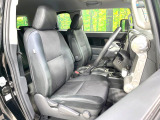 運転席まわりには十分なスペースがあり、大柄な方でもゆったり運転していただける環境です。