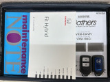 スマートキーは鍵をバッグに入れたままでもドアロックの開閉やエンジンのON・OFFができます。夜間や雨の日も鍵を探さなくて良いので便利です。
