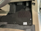 新品の純正フロアマット付きです。ドライブの際に気分良く乗って頂けます。