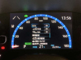後退時の横断車両を検知し、安心の駐車をサポートします。