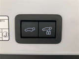 パワーバックドア搭載。ワンタッチ操作ができるので力要らずで便利です。