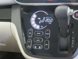 オートエアコン機能で、車内を自動的に、設定した温度に保ってくれます。