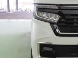LEDヘッドライトは、点灯の瞬間から光量を発揮し、突然暗くなるトンネルなどでの安定感を高めます。