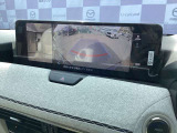 【マツダコネクト】  オーディオ操作、車両装備、ナビ案内など、統合的にモニターできる見やすいサイズのディスプレイです。