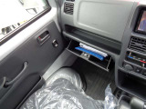 グローブボックスです!車内の収納力もある車です!