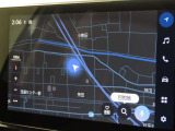 メーカー装着のディスプレイオーディオを装備しております。