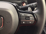 Hondaセンシングの機能のひとつ、アダプティブクルーズコントロール付!アクセルから足を離しても設定したスピードと前車との車間を保ち走行してくれます!車線維持もアシスト☆高速道路で疲労軽減ですね☆