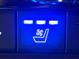 【シートベンチレーション】夏場は涼しい風でお尻や背中の熱やムレを防ぎ、冬はエアコンよりも早く温まってポカポカに!季節を問わず快適に過ごせます。