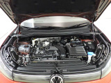 Volkswagenを知り尽くしたスペシャリストが隅々まで整備、各モデルの情報がインプットされた専用テスターで過去の細かな不具合を確認。モデルごとや部位ごとに専用スペシャルツールを用いて整備します