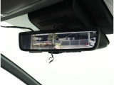 デジタルインナーミラー装備!車両後方のカメラの映像をデジタル補正で視認性を向上させてインナーミラー内に表示します♪視界を遮るものがなく、後席に同乗者がいても後方を確認しやすく安心です♪