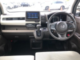 【インパネ全体】手が届きやすく、どなたでも運転しやすいです。シンプルで使いやすい設計になっています!