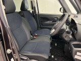 運転席も広くゆとりのある室内です