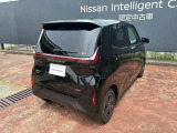フロントだけでなく、バックソナーも付いてるので駐車時もバッチリ補助してくれます(*^^*)