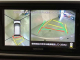 パノラミックビューモニター付きです。車両を上から見たような映像をディスプレイオーディオ画面に表示。運転席からの目視だけでは見にくい、車両周辺の状況をリアルタイムでしっかり確認できます。