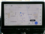 DCM(専用通信機)を装備したコネクティッドナビです。なお無償でのご利用期間は限定(令和10年9月まで)されています。詳しくは営業スタッフにお問い合わせください。