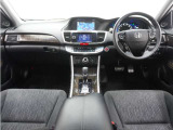 ◆視界広々で非常に運転しやすくロングドライブでも疲れを感じさせないすっきりとまとまったインパネ周りです。