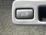 【パワーバックドア】スマートキーや運転席のボタンを押すだけでリアゲートが自動で開閉します!荷物を持っている時や、高い位置にあるバックドアを閉める際に便利な機能です♪
