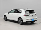 対向車・前走車を認識し、LEDを個別制御するマトリックステクノロジーを採用。ダイナミックターンインジケーターも前後に装備し、視認性を高め安全性を向上させます。