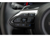 【ブラインドスポットモニター】 ミラーの死角になる車両を検知し、インジケーター点灯や警告音で知らせてくれます。