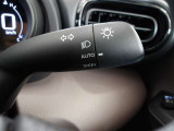 オートライト機能装備です!車外の明るさに応じて、自動的にライトの点灯・消灯をしてくれます♪