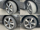 225/40R18 純正アルミホイール装着です。