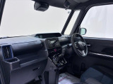 ダイハツのお店では、ダイハツ車を知り尽くしたプロフェッショナルが、専用の診断機器を使って各システムを点検しております。