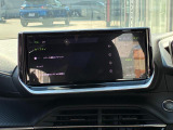 Apple CarPlay、Android Auto 対応。スマホを接続するとタッチスクリーン上でマップ、通話、メッセージ、ミュージックなどのアプリをスマホ同様に操作できるミラースクリーン機能搭載