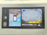 【アラウンドビューモニター】上空から見下ろしているかのような映像で駐車をサポート。安心です。