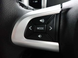 ステアリングスイッチ付き。手を離さずにさまざまな操作が可能です。