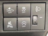 【スマートアシスト】走行中に前方の車両等を認識し、衝突しそうな時は警報とブレーキで衝突回避と被害軽減をアシスト。より安全にドライブをお楽しみいただけます。