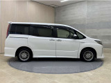 「中古車ハイブリッド保証」付き。ハイブリット機構を無償で保証します。保証期間は初度登録年月から10年目まで、または3年間の長い方。但し累計走行距離が20万km以内。