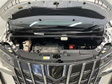 エンジンルーム普段は見えないエンジンルームですが、お手入れが大切な場所ですね。トヨタカローラ名古屋のU-Carはエンジンルームも仕上げております