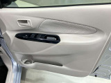 窓の開閉もスイッチひとつで簡単!駐車券を取るときもラクラク★