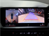 バックカメラと前後のバンパーセンサーで駐車時も安心です。
