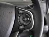 ◆アダプティブクルーズコントロール◆予め設定した車速内でクルマが自動的に加減速。前走車との適切な車間距離を維持しながら追従走行します。【LKAS】車線維持支援システムでステアリング操作を支援。