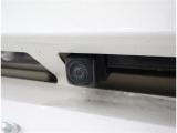 バックカメラが付いているので後方確認が非常にしやすいです。今や運転初心者も熟練者も必須装備!ついていて損はないですね♪