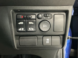 【両側パワースライドドア】両側がパワースライドドアになっており、運転席のスイッチやスマートキーでも開閉が可能です!開口部も広いので乗り降りも楽々♪