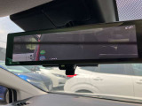 スマートルームミラー◆積載物などで、さえぎられがちなルームミラーの後方視界。車内状況に関わらず車両後方にあるカメラの映像をルームミラーに映し出します!もちろん夜や悪天降雨でもクリアな後方視界を確保!